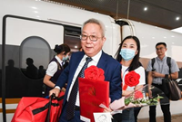 載譽而歸！各地用最高禮遇為英雄“接風”