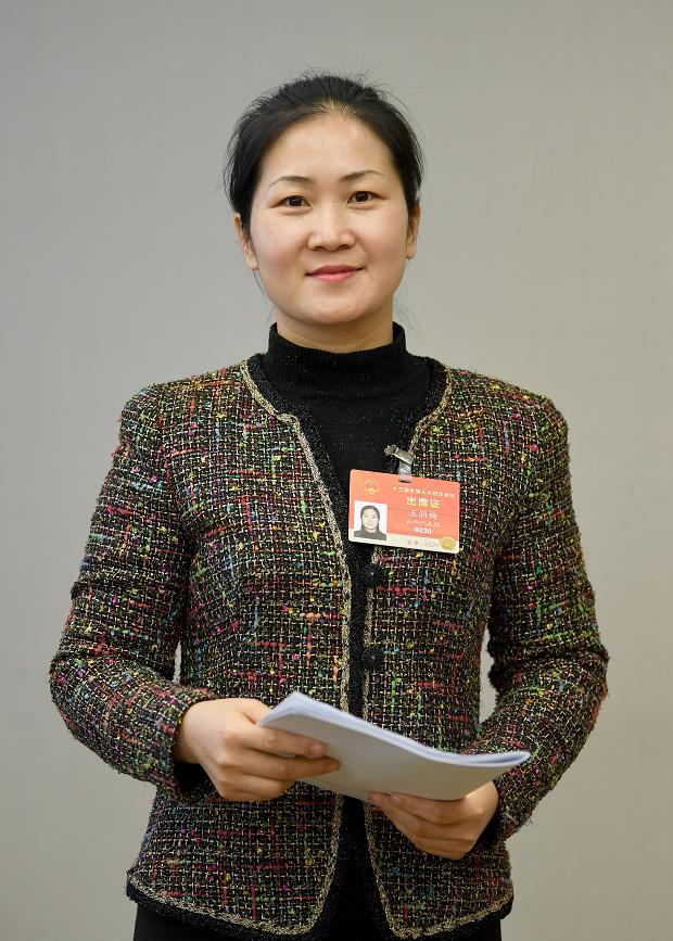 全國人大代表、太原市市政公共設施管理處清掏工人王潤梅