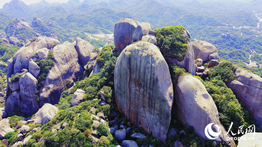 叢崖、幽谷、深洞、巨壑構成烏山奇特的自然景觀。