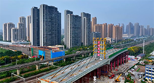 武汉5250吨跨铁路大桥精准转体