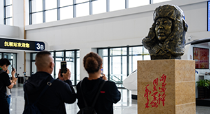 雷鋒的模樣，在煙火人間